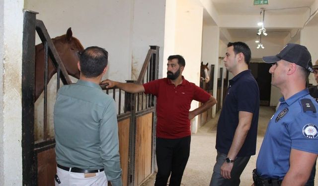 Selim Kaymakamı Semiz'den at çiftliğine ziyaret