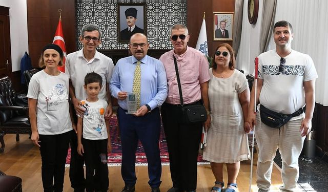 Vali Ustaoğlu'ndan anlamlı kabul