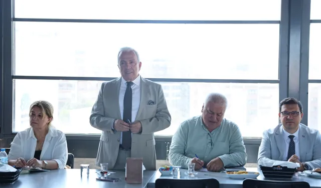 Bursa Nilüfer Belediyespor voleybola yön verenlerle buluştu