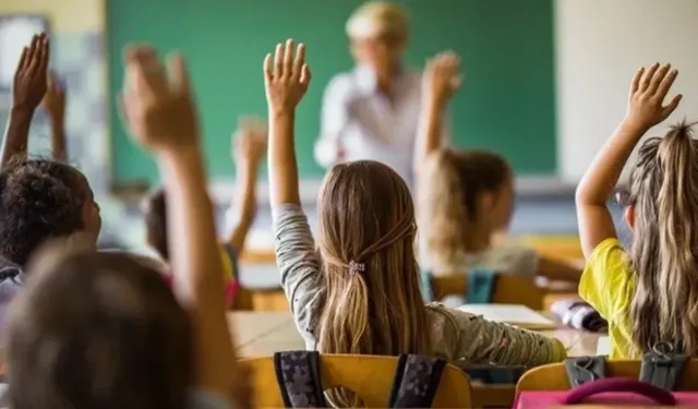 Bakan Tekin’den okul kıyafetleri uyarısı