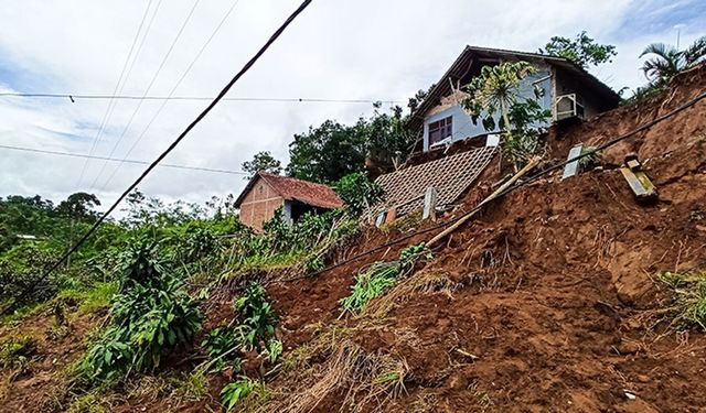 Sudan’da toprak kayması en az 1000 can aldı