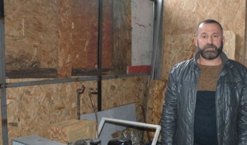 Bu şekilde depomuzda ısınan suyu da, sirkülasyon pompası aracılığıyla peteklerimize gönderiyoruz, dairemizi ısıtıyoruz. Şu anda imkanlar dahilinde ısıtmada kullandığımız bu sistemi, ufak bir değişiklikle ek parçayla aynı makine ile evi soğutmada da kullanabileceğiz. Bunun için de devletimizden destek bekliyoruz, müracaat ettiğimiz yerlerden onay bekliyoruz. Kısa zamanda bunu piyasaya çıkartıp ülke ekonomisine büyük bir katkı sağlayacağımızı düşünüyoruz. Yaptığımız bu sistemin yaklaşık ömrü tahmini 25-30 yıl civarında. 150-160 liralık bir elektrikle büyük bir evi ısıtabiliyoruz” dedi.