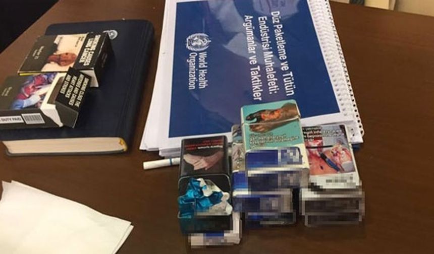 AK Parti&#039;nin Meclis&#039;e verdiği sağlıkta şiddeti önlemeye yönelik hükümleri de içeren torba yasa teklifinin TBMM Sağlık Aile Çalışma ve Sosyal İşler Komisyonu&#039;nda görüşmeleri başladı. Torba yasada tütün mamulleriyle ilgili yasakların kapsamı da genişletiliyordu. Sağlık Bakan Yardımcısı Muhammet Güven&#039;in de hazır bulunduğu toplantıya bakanlık yetkilileri teklifte öngörülen kriterler çerçevesinde hazırlanmış sigara paket örneklerini de getirdiler. Yeni paketlerin üzerindeki resimler insanın midesini kaldıracak cinsten...