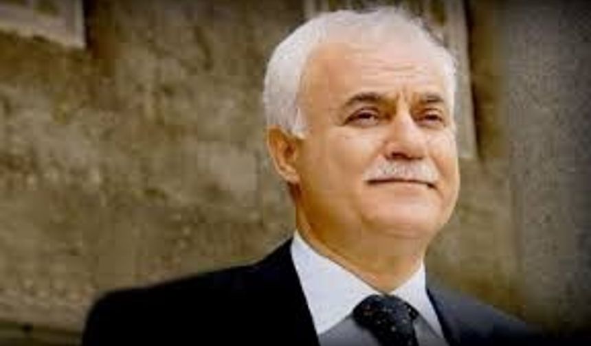 Emel Hatipoğlu ile evli olan ve 3 erkek evladı olan ekranların en ünlü hocası Nihat Hatipoğlu evlilik hayatı ve eşi Emel Hanım&#039;la ilgili neler söyledi? Emel Hatipoğlu, eşi Nihat Hatiphoğlu&#039;nun yanından bir an olsun bile neden ayrılmıyor?