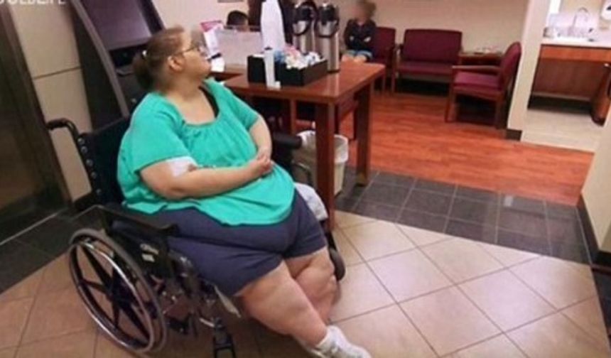Yaklaşık 154 kilo ağırlığındaki genç kadın, arabaları sığamıyor ve evden çıkarmıyordu.