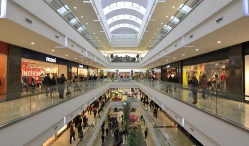 Türkiye&#039;de koronavirüs salgınıyla birlikte mart ayının ikinci yarısından itibaren kapılarını kapatan AVM&#039;ler yeniden kapılarını açmaya hazırlanıyor. Alışveriş Merkezleri ve Yatırımcıları Derneği (AYD) Başkanı Hüseyin Altaş, AVM&#039;leri 8 - 15 Mayıs arasında kontrollü olarak açmaya hazırlandıklarını belirterek, &quot;İtalya, İspanya, Almanya gibi ülkeler kademeli olarak alışveriş merkezlerini açtı. Burada amaç gelir beklemek değil. Hayatın yavaş yavaş normale döndürülmesini sağlamak&quot; dedi. .Ülkemizde koronavirüs salgını nedeniyle kapalı olan AVM&#039;ler 8-15 Mayıs arasında kademeli şekilde açılmak için hazırlık yapıyor. Milliyet&#039;in haberine göre, Türkiye&#039;de koronavirüs salgınıyla birlikte mart ayının ikinci yarısından itibaren kapılarını kapatmaya başlayan alışveriş merkezleri (AVM) kontrollü olarak açılmak için hazırlık yapıyor. AVM&#039;ler, 8 - 15 Mayıs tarihleri arasında kademeli olarak açılacak. Türkiye&#039;deki 436 AVM&#039;nin çoğu, içlerinde yer alan market ve eczaneler hariç 1 aydan uzun süredir kapalı durumda. .
