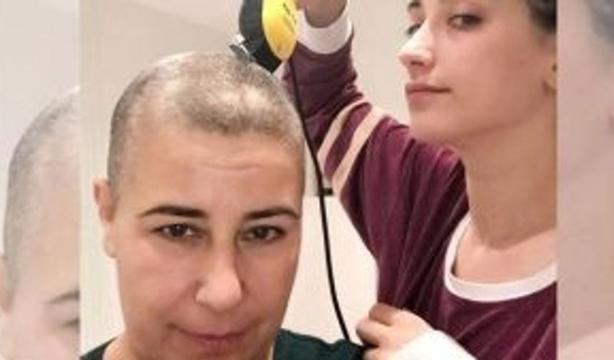 Altı yıl önce “Adını Feriha Koydum” dizisinin setinde annesini oynayan Vahide Perçin’in meme kanserine yakalanmasının şokunu yaşayan Hazal Kaya, aynı acıyı bu kez kendi annesinde yaşadı. Hazal Kaya’nın annesinin kanser hastası olduğu ortaya çıktı.