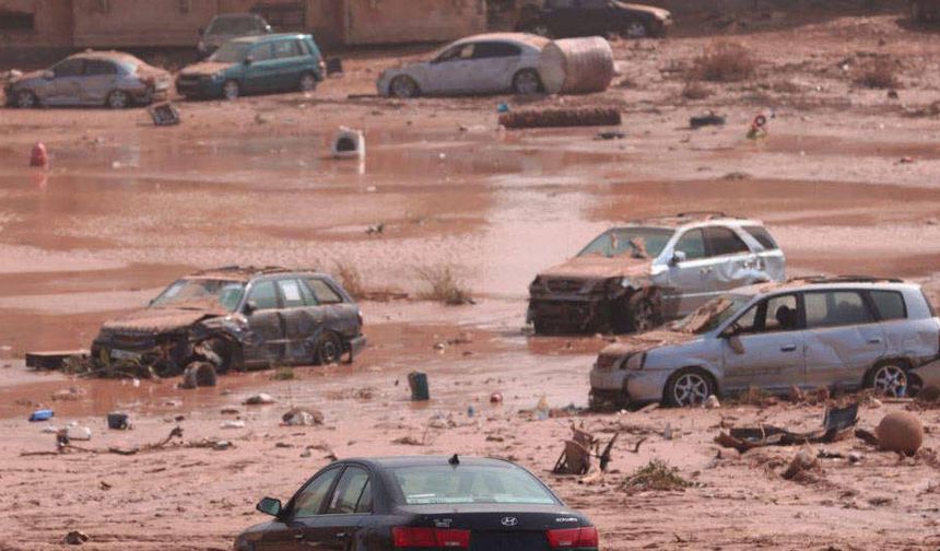 Libya'da sel felaketi: Harabeye dönen Derne şehrinde 2 binden fazla bina yıkıldı