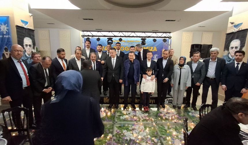 Ak Parti İlçe Başkanlığı tarafından düzenlenen “İftar Yemeği" yoğun bir katılımla gerçekleşti