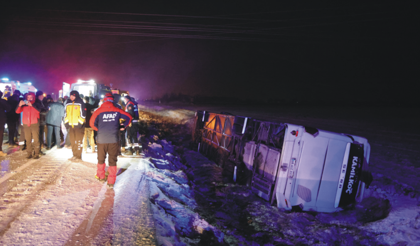 Aksaray’da yolcu otobüsü devrildi: 20 yaralı