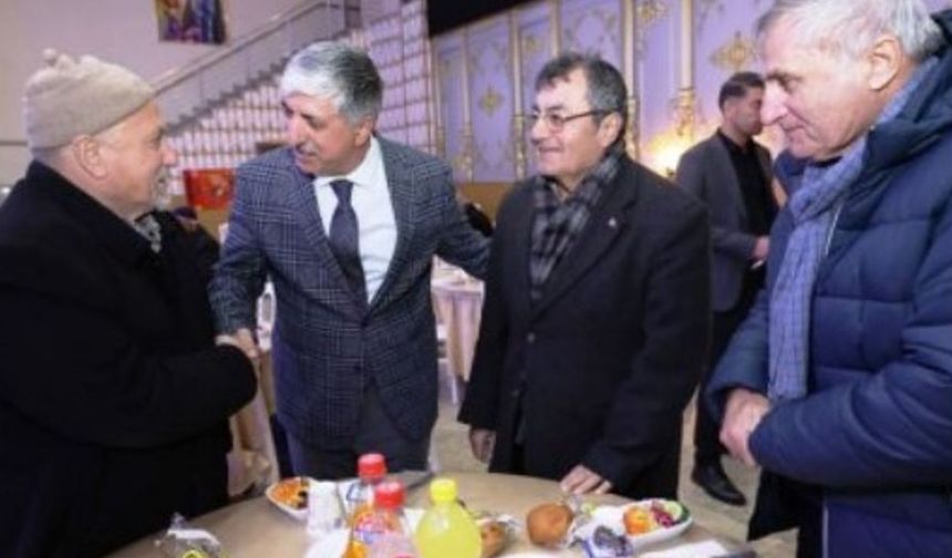 Başkan Ömeroğlu, Dilovası’nda yaşlılarla iftarda buluştu