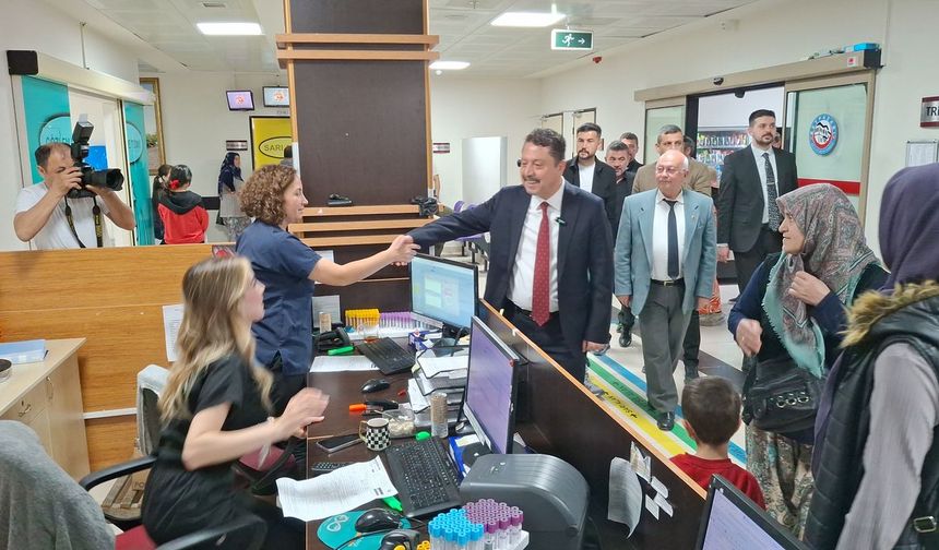 Belediye Başkanı Özer Kasap, Nöbette bulunan çalışanlara bayramlaşma ziyaretinde bulundu