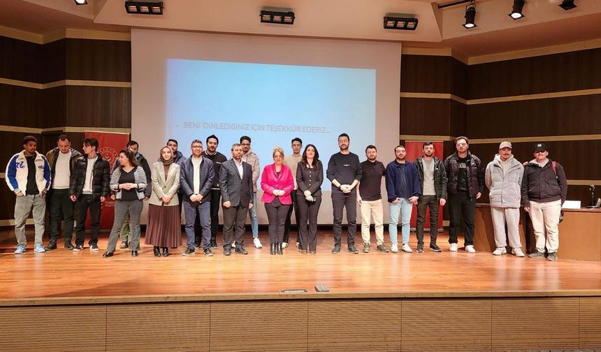 Erzurum'da 'Üniversite Gençliği ve Aile Kurumunun Önemi' konferansı gerçekleştirildi