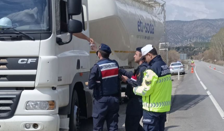 Nallıhan'da jandarma ve polisten şeker tadında uygulama