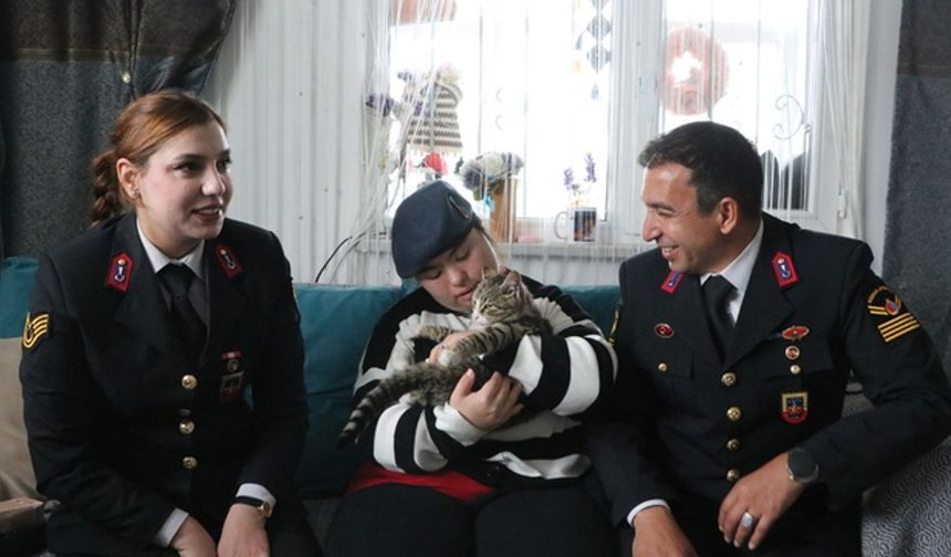 Yozgat'ta Jandarma Ekiplerinden Down Sendromlu Suna'ya Ziyaret