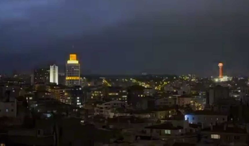 Ankara’da sağanak yağmur ve şimşek etkili oldu