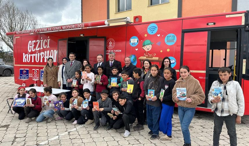 Gezici Kütüphane Kars’ın Her Köşesinde