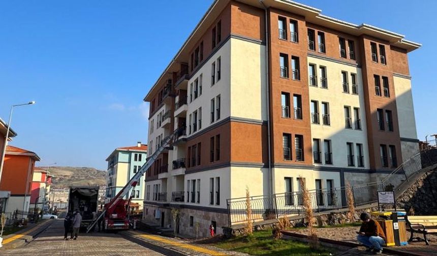İslahiye’de tamamlanan 42 konut ve 28 işyeri hak sahiplerine teslim edildi