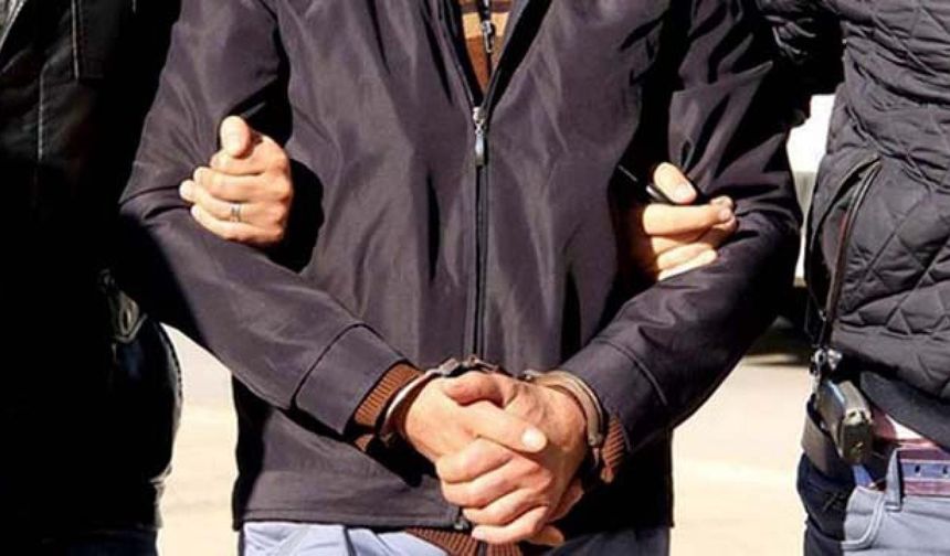 İzmir'de uyuşturucu baskını: 122 bin 700 sentetik ecza bulundu