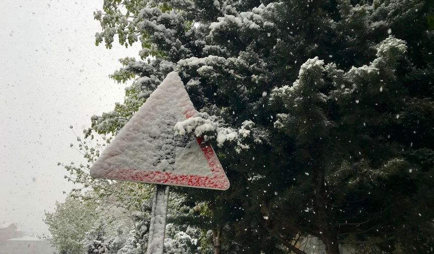 Kış geri döndü: Başkent beyaza büründü!