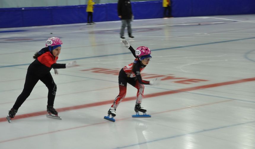 Short Track Anadolu Yıldızlar Ligi Kars'ta başladı