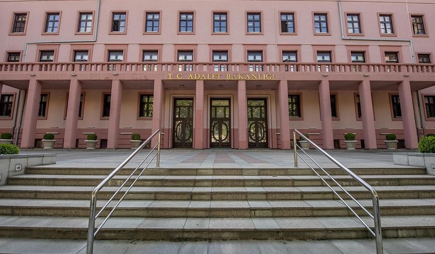 Adalet Bakanlığı alımlarında yeni dönem: 35 yaş sınırı kaldırıldı