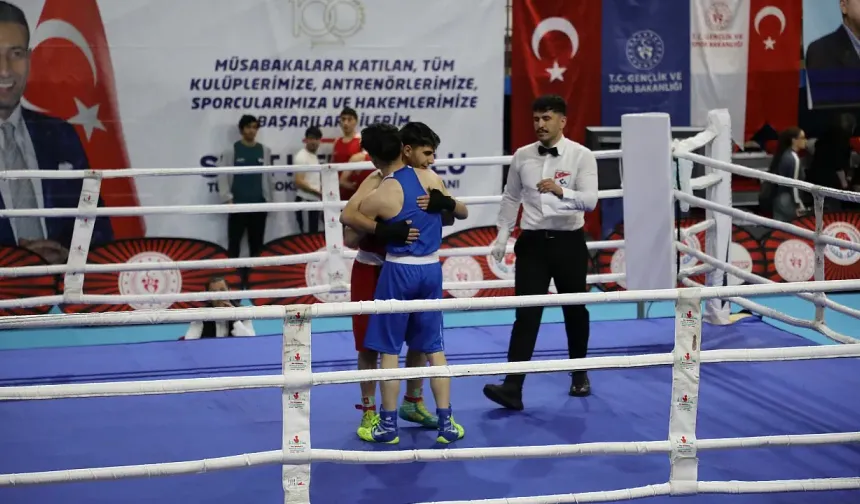 Ağrı'da 'İsmet Sarı Genç Erkekler Türkiye Ferdi Boks Şampiyonası' başladı!