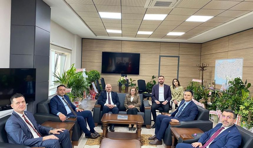 AK Parti Kars Heyeti, Karayolları 18. Bölge Müdürü Hakan Yenilmez’i ziyaret etti
