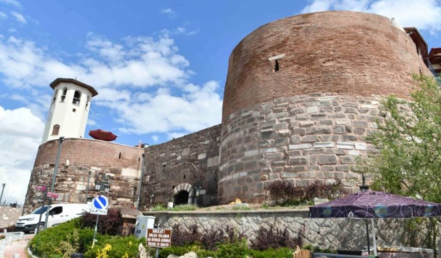 Ankara Kalesi'ne hassas dokunuş: Sur duvarları güçlendirildi