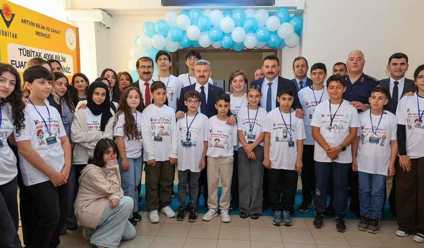 Artvin'de TÜBİTAK 4006 Bilim Fuarı açıldı