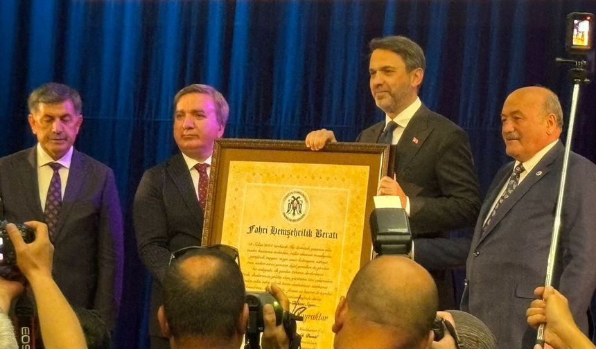 Bakan Alparslan Bayraktar’a Erzincan’da Fahri Hemşehrilik Beratı: “Erzincan beni bağrına bastı”