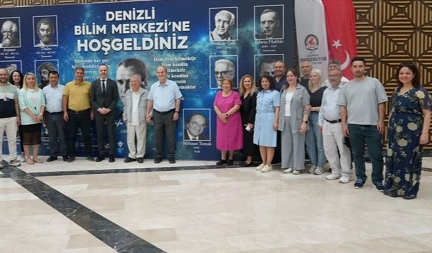 Denizli'de “Bilim ve Sevgi” söyleşisi büyük ilgi gördü