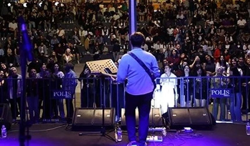 Denizli’de Gençlik Konserleri ile bayram coşkusu
