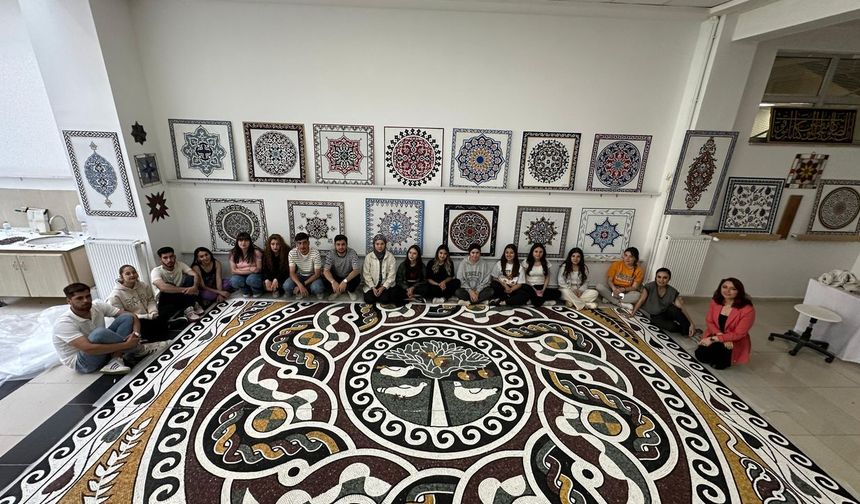Elma ağacı mozaiği Amasya'da hayat buldu