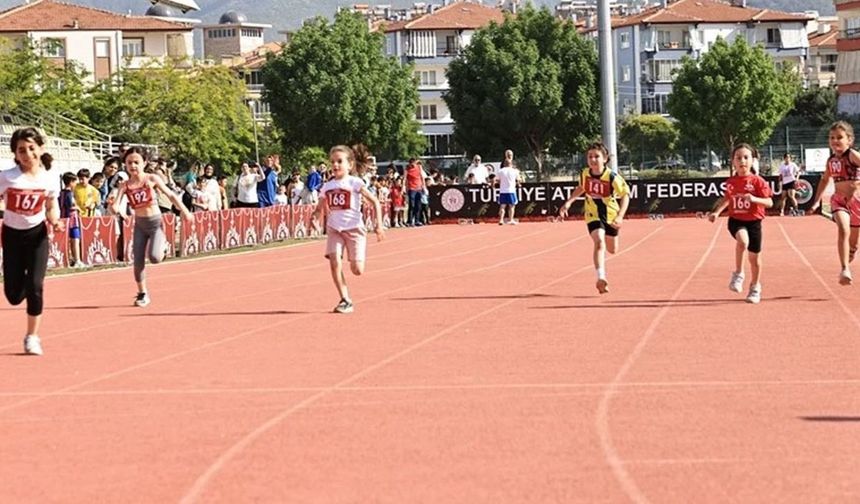 “En Hızlı Benim” atletizm yarışmasına yoğun ilgi