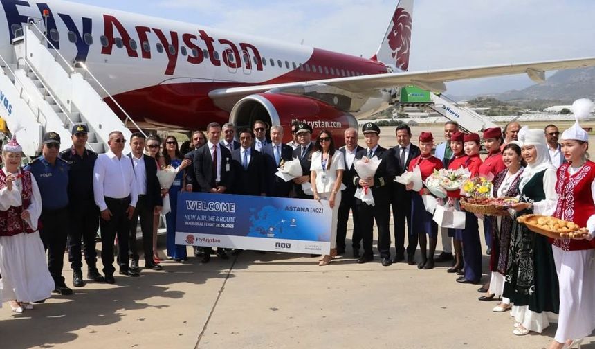 Fly Arystan’dan Gazipaşa’ya ilk uçuş! Çiçeklerle karşılandılar