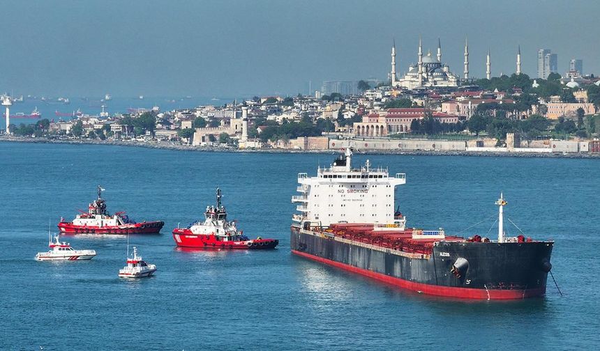 İstanbul Boğazı’nda gemi trafiği çift yönlü askıya alındı