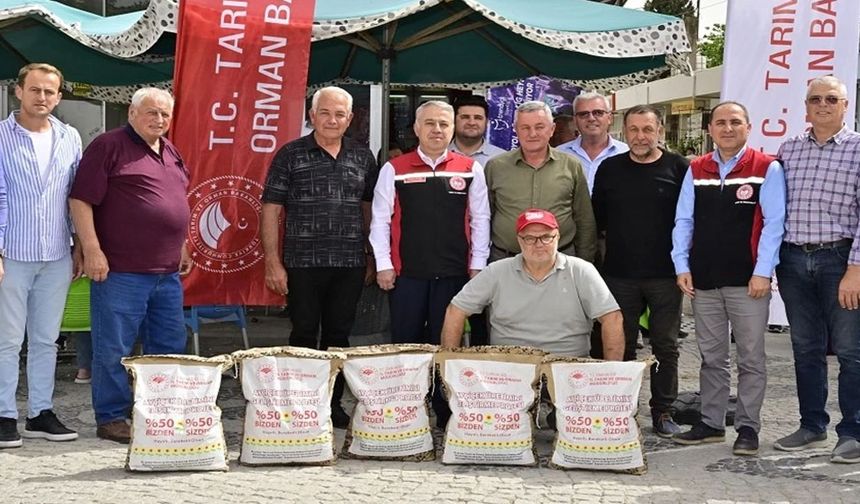 İzmir'de ayçiçeği üreticilerine yerli tohum desteği