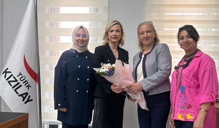 Kars Vali ve Vali Yardımcısının eşlerinden Kızılay İl Başkanı'na hayırlı olsun ziyareti