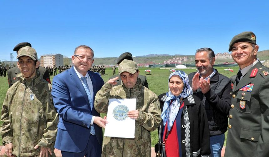Kars Valisi Ziya Polat, özel bireylerle yemin töreninde buluştu
