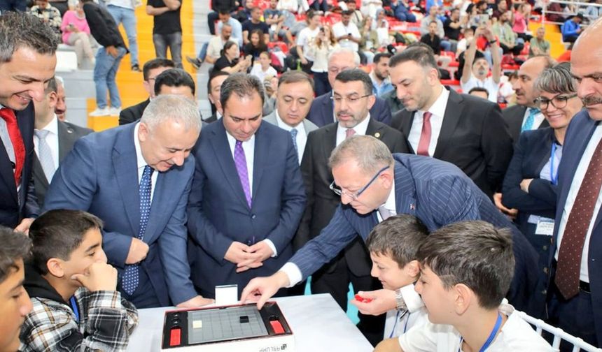 Kars'ta 7. Akıl ve Zeka Oyunları Turnuvası'nın finali start aldı