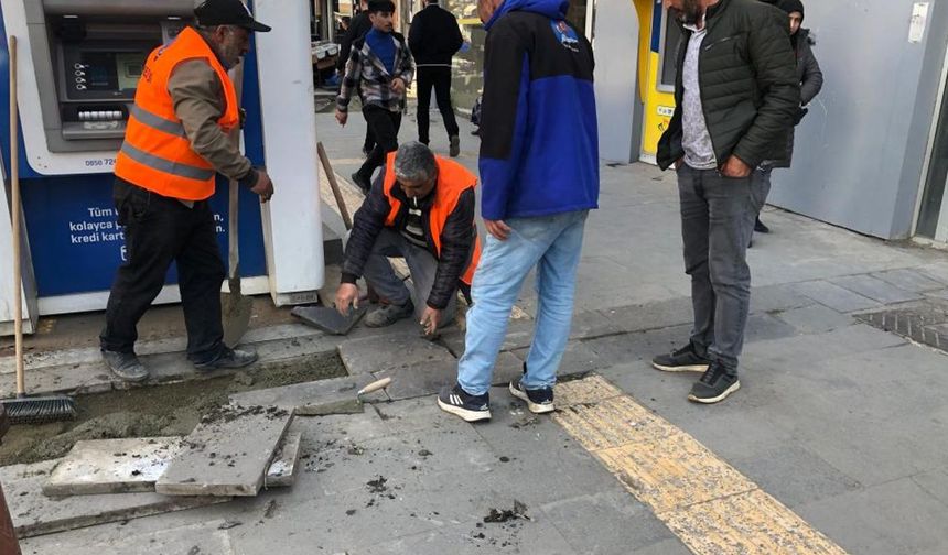 Kars'ta bozulan kaldırımlar belediye ekiplerince onarıldı