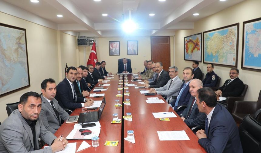 Kars’ta sahipsiz hayvanlar için yeni tedbirler masaya yatırıldı
