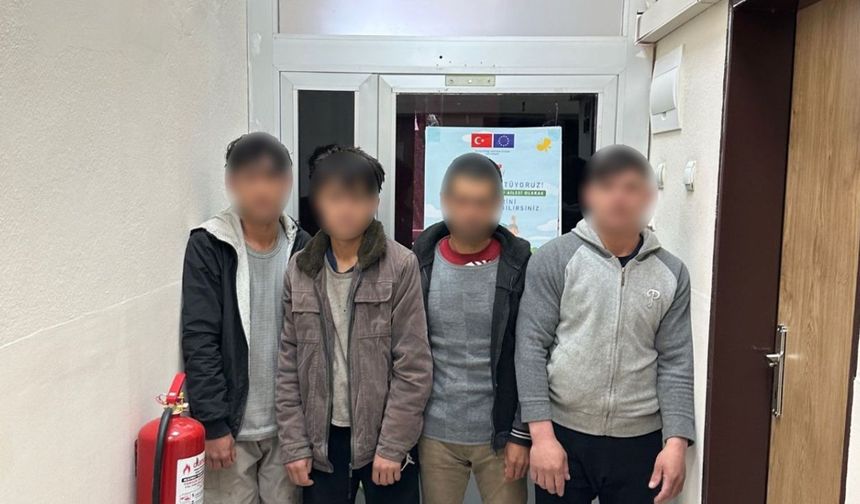 Kars’ta yakalanan göçmenler, Geri Gönderme Merkezine teslim edildi
