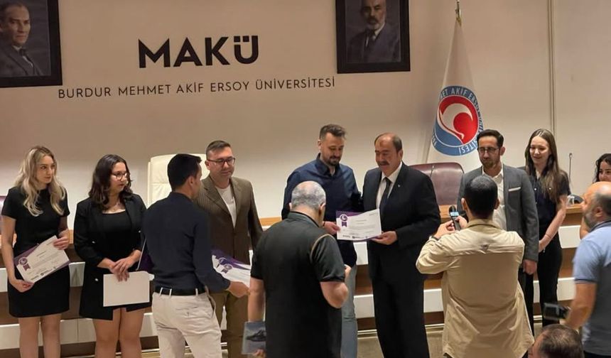 MAKÜ'de öğrencileri Ticaret Elçisi Sertifikası'nı Meçikoğlu’ndan aldı