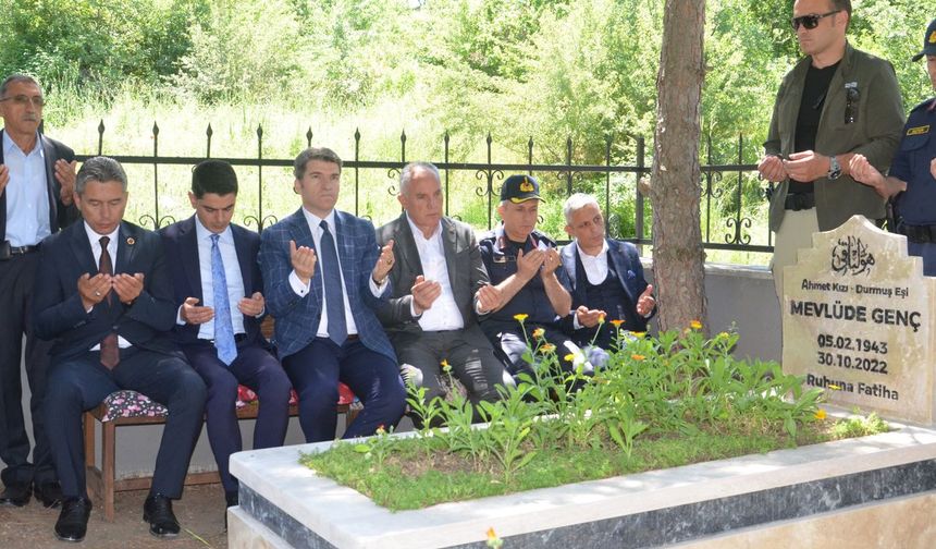 Solingen faciasında hayatını kaybedenler kabirleri başında anıldı