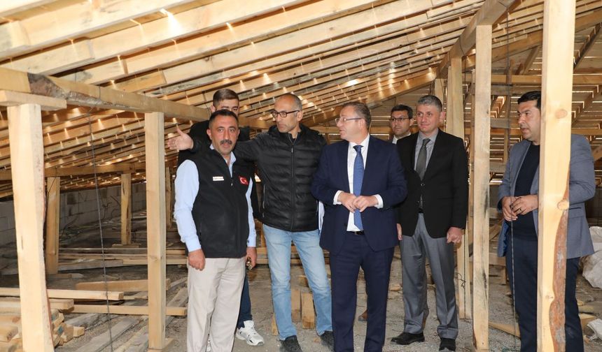 Vali Polat, İl Halk Kütüphanesi çalışmalarında incelemelerde bulundu