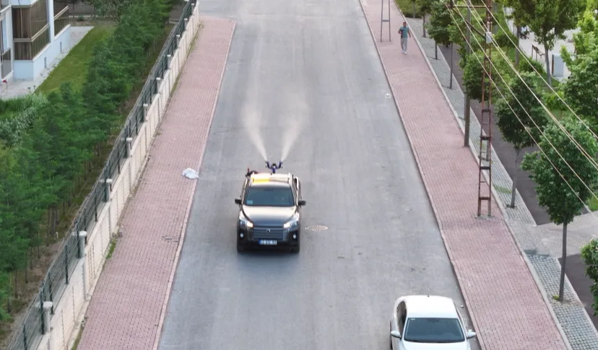 Konya Karatay Belediyesi’nden bayram öncesi ilaçlama mesaisi