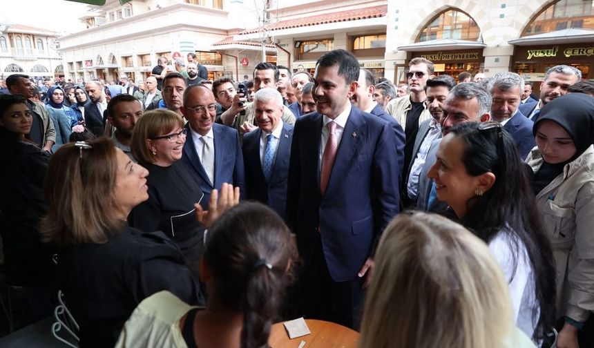 Bakan Kurum Konya Türbeönü'nde kucaklaştı