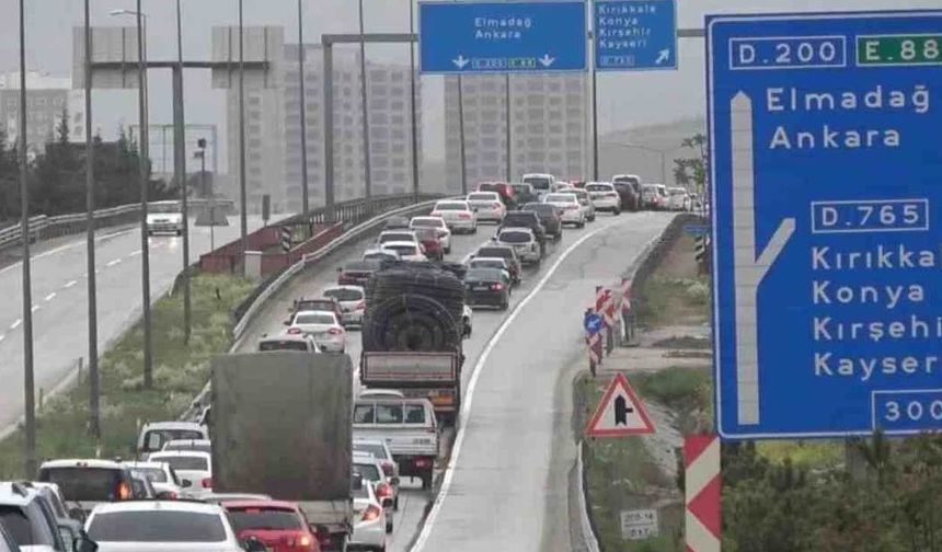 Bayram tatilinden dönüş başladı: Yollarda yoğunluk artıyor